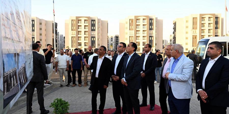 رئيس
      الوزراء:
      مستمرون
      في
      تنفيذ
      الوحدات
      السكنية
      وطرحها
      للمواطنين
      من
      الشرائح
      المختلفة - تكنو بلس