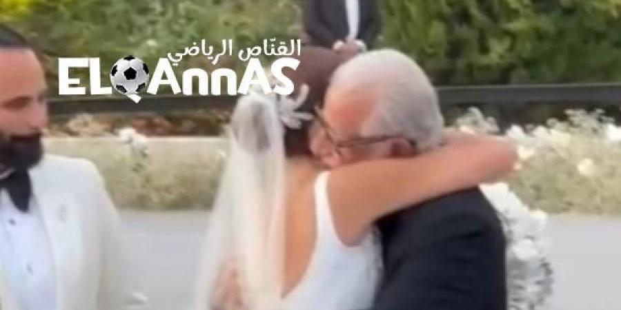 السعادة
      تسيطر
      على
      والد
      أمينة
      خليل
      فى
      حفل
      زفافها
      -القناص
      الاخباري - تكنو بلس