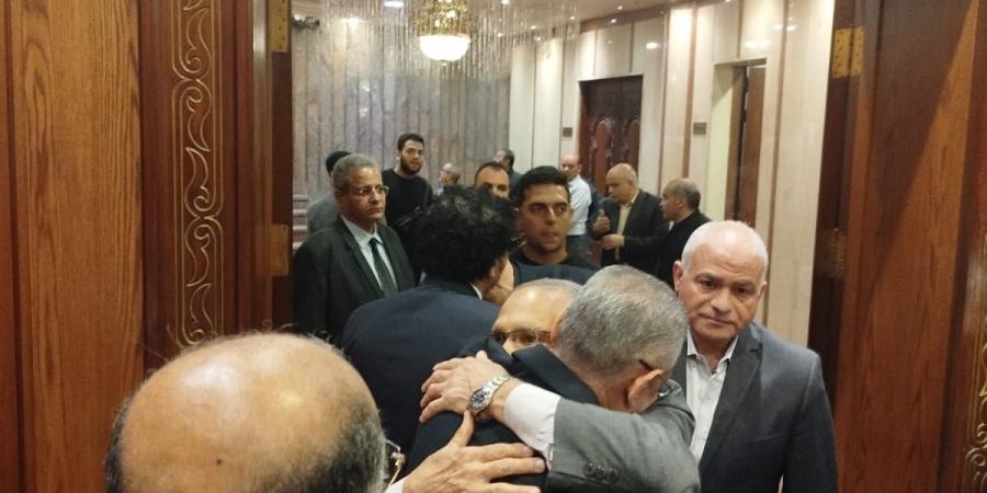 وزير
الثقافة
وخالد
جلال
وحماده
الموجي
أول
الحاضرين
فى
عزاء
والد
رئيس
دار
الأوبرا - تكنو بلس