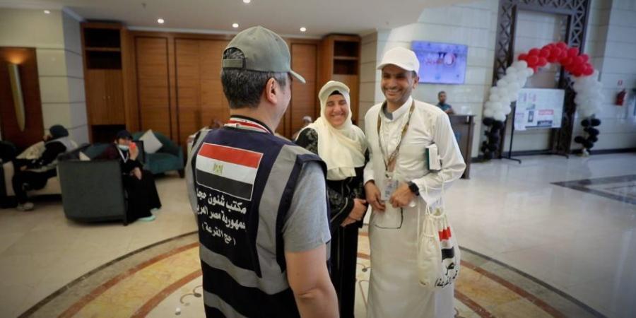 رئيس بعثة الحج يؤكد على تواجد اعضاء البعثة على مدار الساعة بفنادق الإقامة لتفقد أحوال حجاج القرعة - تكنو بلس