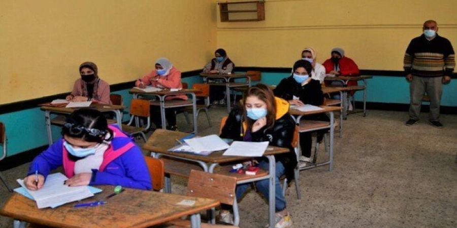مفرد
      «العلا»
      ومعنى
      «مقلصة»..
      أسئلة
      حيرت
      الطلاب
      بامتحان
      اللغة
      العربية
      للشهادة
      الإعدادية
      2025 - تكنو بلس