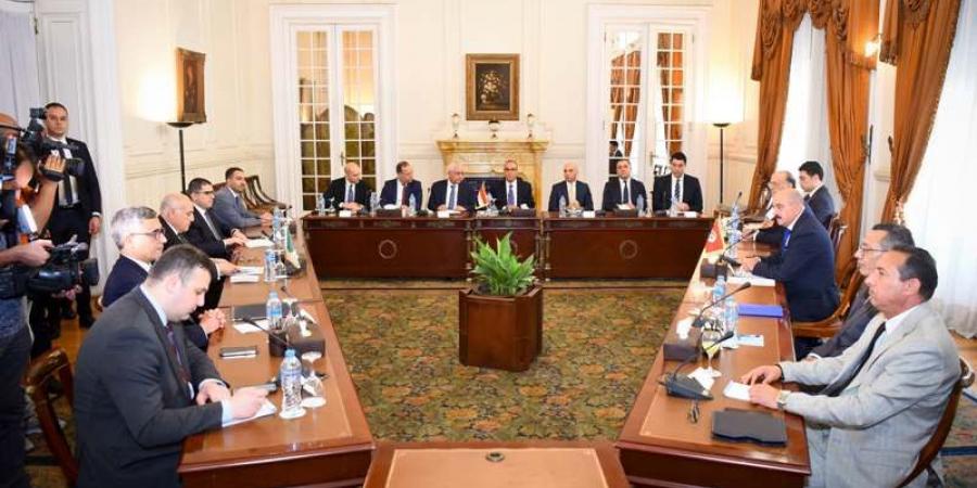 وزير
الخارجية
يستضيف
اجتماعا
للآلية
الثلاثية
لدول
الجوار
حول
ليبيا
مع
نظيريه
الجزائري
والتونسي - تكنو بلس