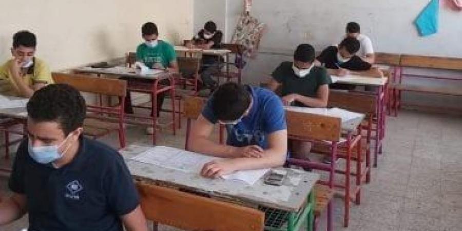 تعليم الشرقية: توزيع درجة السؤال المكرر بامتحان الدراسات على باقي الأسئلة