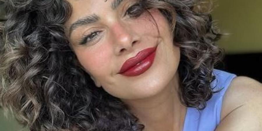 صبا
مبارك
بـ
لوك
جديد
وقصة
شعر
تجذب
الأنظار..
صور - تكنو بلس