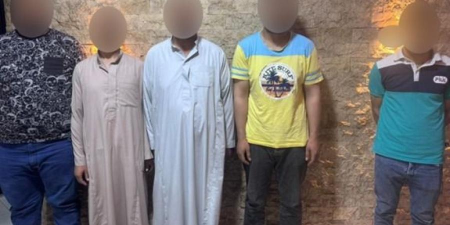 خلافات
حول
الجيرة
..
ملابسات
فيديو
تعدى
4
أشخاص
صاحب
محل
بالشرقية - تكنو بلس