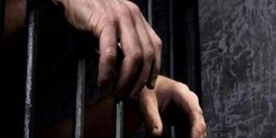 تفاصيل اعتداء عامل على طليقته وزوجها في الوراق