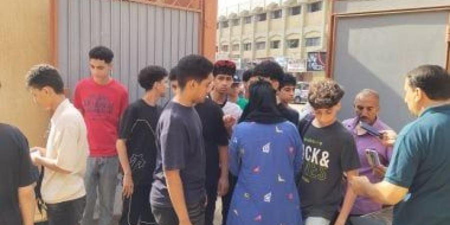 طلاب الشهادة الإعدادية بالقليوبية يؤدون امتحانى اللغة الإنجليزية والدين