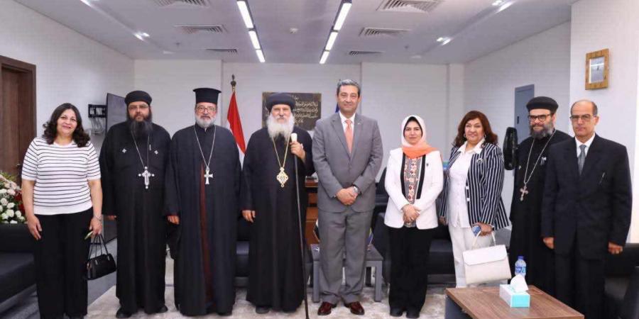 محافظ
دمياط
يستقبل
الأنباماركوس
ووفد
الكنيسة
للتهنئة
بعيد
الأضحى - تكنو بلس