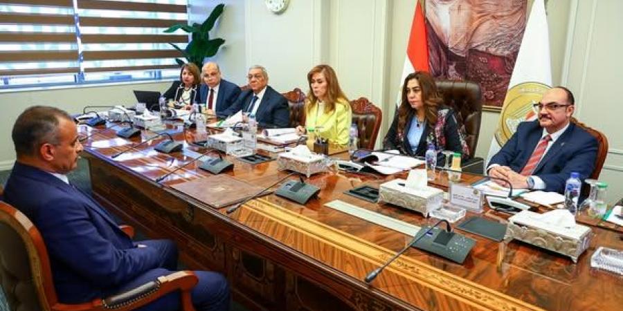 وزيرة
      التنمية
      المحلية:
      لجنة
      اختيار
      المتقدمين
      للوظائف
      القيادية
      تختتم
      مقابلاتها
      الشخصية
      لـ100متقدم - تكنو بلس