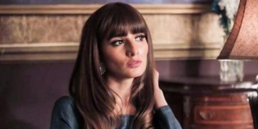 بعد تعرض نجل الفنانة زينة لهجوم كلب.. شرطان لاصطحاب الكلاب في الأماكن العامة