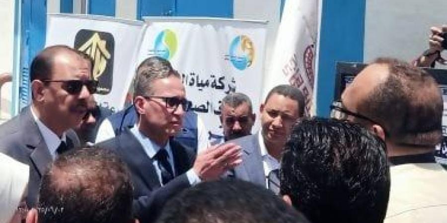 محافظ سوهاج يطلق التشغيل التجريبى لمحطة مياه المحزمين بمركز جهينة