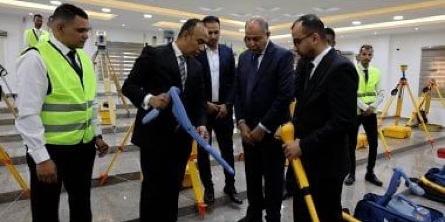 محافظ المنيا يفتتح مجمع الذكاء المكاني لدعم التحول الرقمي