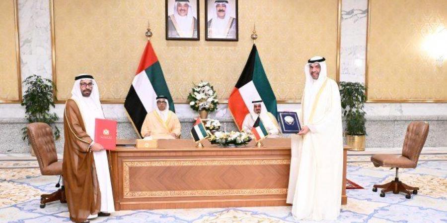 الكويت
      والامارات
      توقعان
      عددا
      من
      مذكرات
      التفاهم
      بين
      البلدين
      الشقيقين - تكنو بلس
