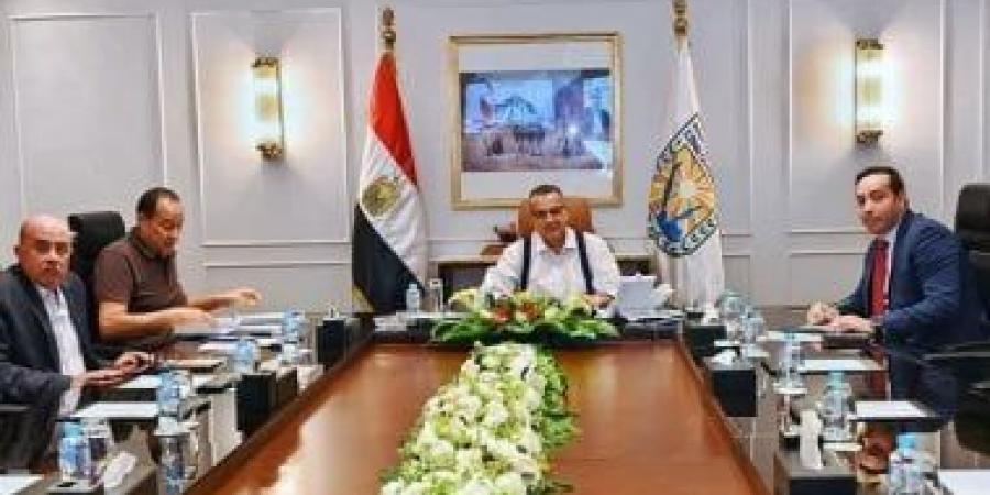محافظ جنوب سيناء يترأس اجتماع مجلس أمناء مشروع "التجلى الأعظم والأوحد" بسانت كاترين