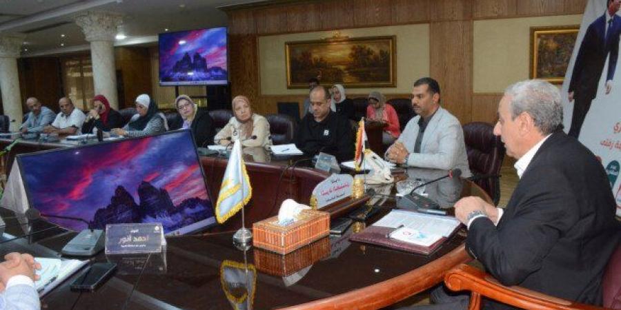 محافظ
      الغربية
      يترأس
      اجتماعًا
      موسعًا
      لمراجعة
      تنفيذ
      قرارات
      إزالة
      المنشآت
      الآيلة
      للسقوط - تكنو بلس