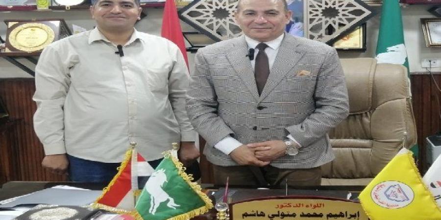 مدير
      الطب
      البيطري
      بالشرقية
      لـ«الأسبوع»:
      جهزنا
      20
      مجزر
      لذبح
      الأضاحي
      بالمجان - تكنو بلس