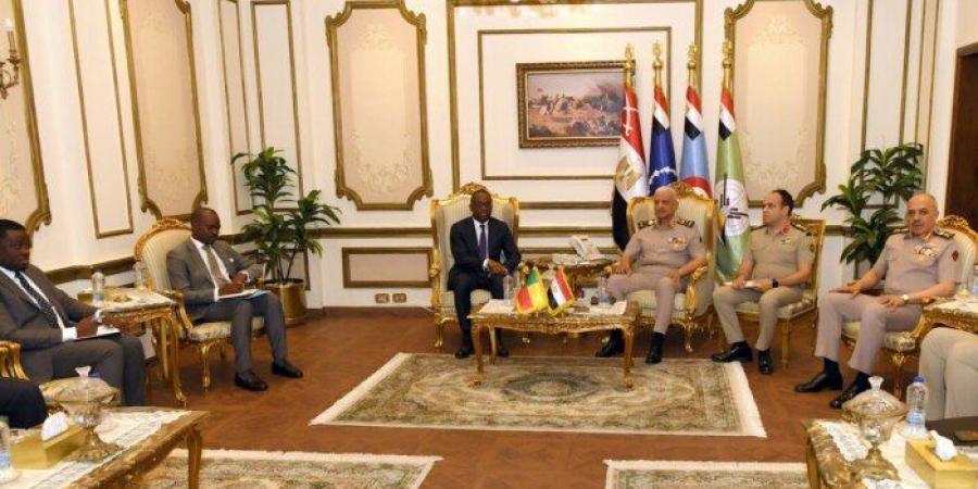 وزير
      الدفاع
      يستعرض
      مع
      وزير
      خارجية
      جمهورية
      بنين
      المستجدات
      الإقليمية
      والدولية - تكنو بلس