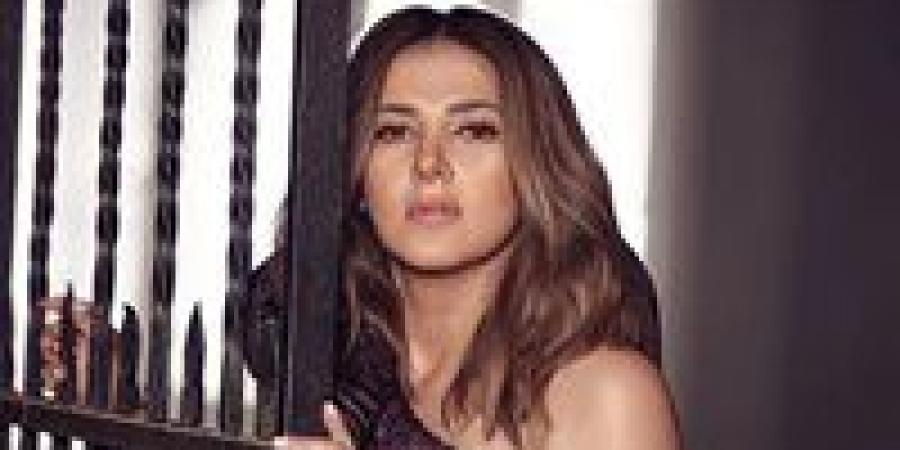 من
      مسرحية
      مكسرة
      الدنيا..
      دنيا
      سمير
      غانم
      تطرح
      أغنية
      الانبساط
      والدلع - تكنو بلس