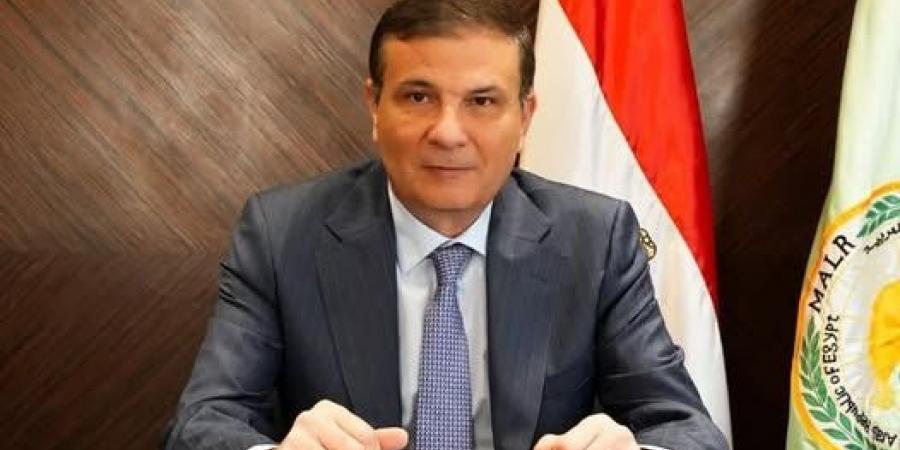 وزير
الزراعة
يعلن
تجاوز
تمويل
"البتلو"
9.5
مليار
جنيه - تكنو بلس