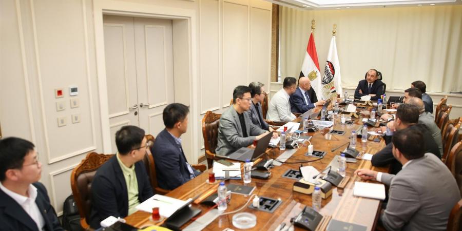 وزير
      قطاع
      الأعمال
      يبحث
      مع
      شركة
      "Global
      SAE-A"
      الكورية
      فرص
      التعاون
      بقطاع
      الغزل
      والنسيج - تكنو بلس