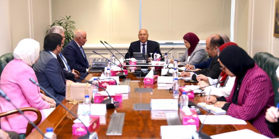 "الوزير"
يكشف
خطة
إنشاء
مجمع
لتصنيع
مكونات
الكباري
والأنفاق
محليا - تكنو بلس