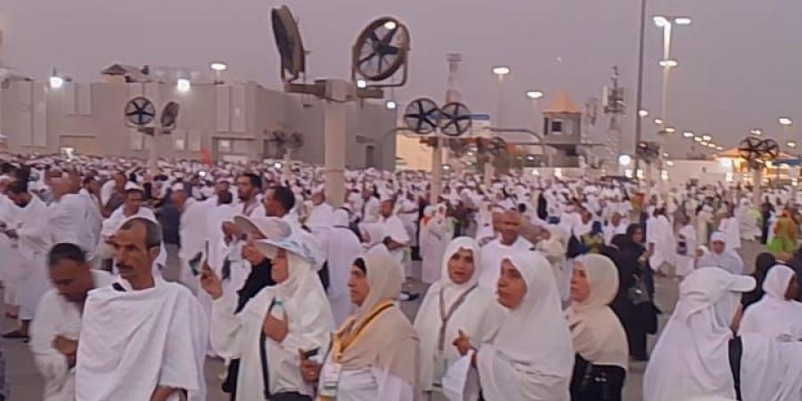 مشهد
مهيب..
جبل
عرفات
يكتسى
باللون
الأبيض
وسط
تهليل
وتكبير
ضيوف
الرحمن - تكنو بلس