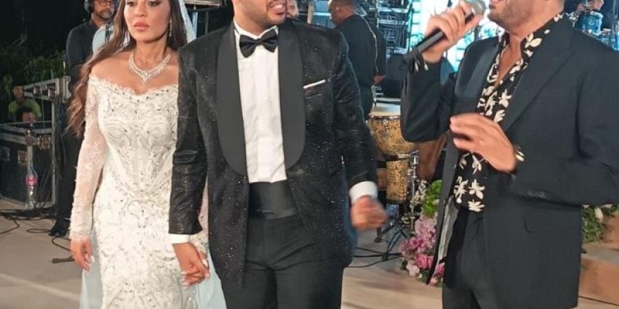 محمد
حماقي
يتألق
فى
حفل
زفاف
محمد
شاهين
ورشا
الظنحاني - تكنو بلس