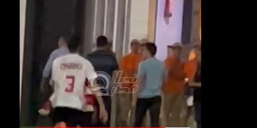 محمود
      بنتايج
      يحتفل
      بكأس
      مصر
      ويخرج
      بالكأس
      من
      ستاد
      القاهرة
      (فيديو) - تكنو بلس