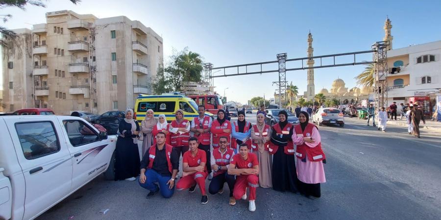 فرق
الهلال
الأحمر تؤمن
المصلين
خلال
صلاة
عيد
الأضحى بالغردقة - تكنو بلس