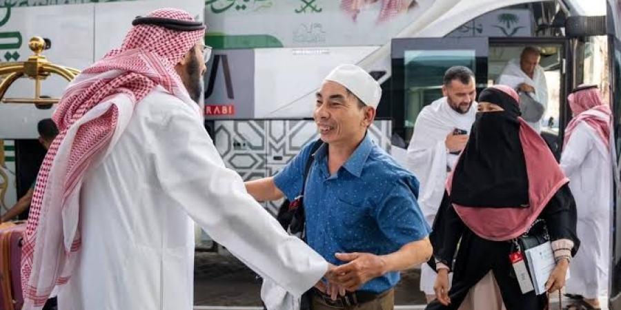 زعماء
ومشاهير
في
حج
2025..
لحظات
إيمان
تجمع
العالم
في
عرفات - تكنو بلس