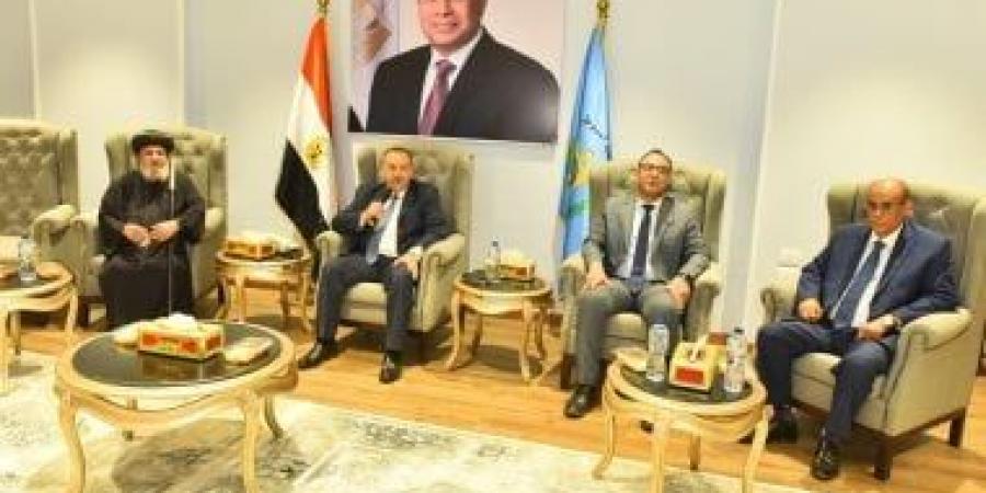 محافظ أسيوط يستقبل المهنئين بعيد الأضحى المبارك