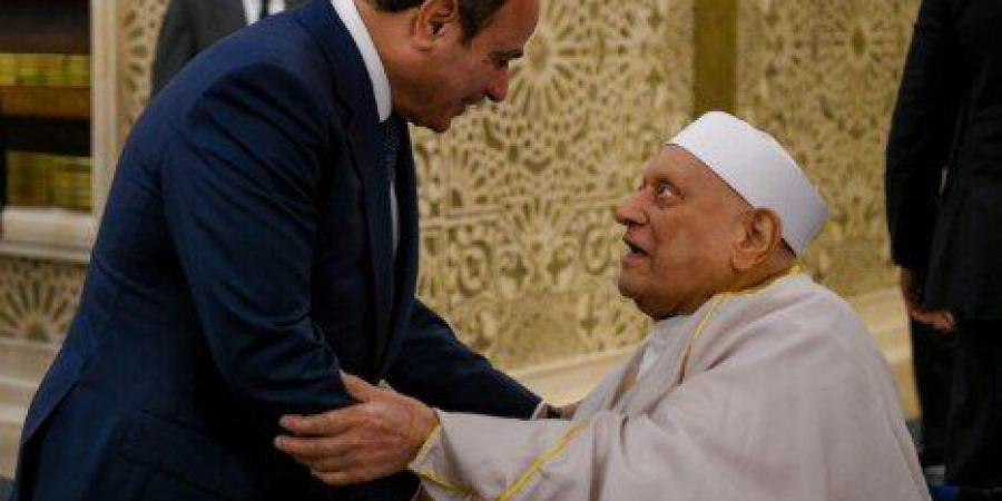 تقديرا
      لقيمة
      العلماء..
      الرئيس
      السيسي
      يُقبّل
      رأس
      الدكتور
      أحمد
      عمر
      هاشم
      خلال
      صلاة
      عيد
      الأضحى
      «فيديو» - تكنو بلس