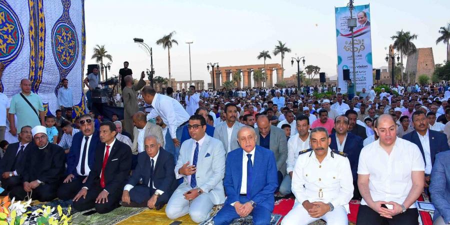 ساحة سيدى أبو الحجاج بالأقصر مصدر الفرحة والبهجة فى صلاة عيد الأضحى.. صور