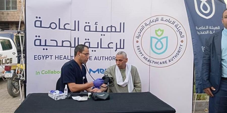 انتشار مكثف للفرق الطبية فى ساحات وميادين الأقصر للتأمين الصحى للمواطنين