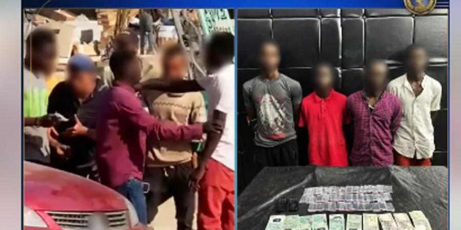 الفيديو
كشفهم
..
ضبط
4
أجانب
يتاجرون
فى
المخدرات
بالقاهرة  - تكنو بلس