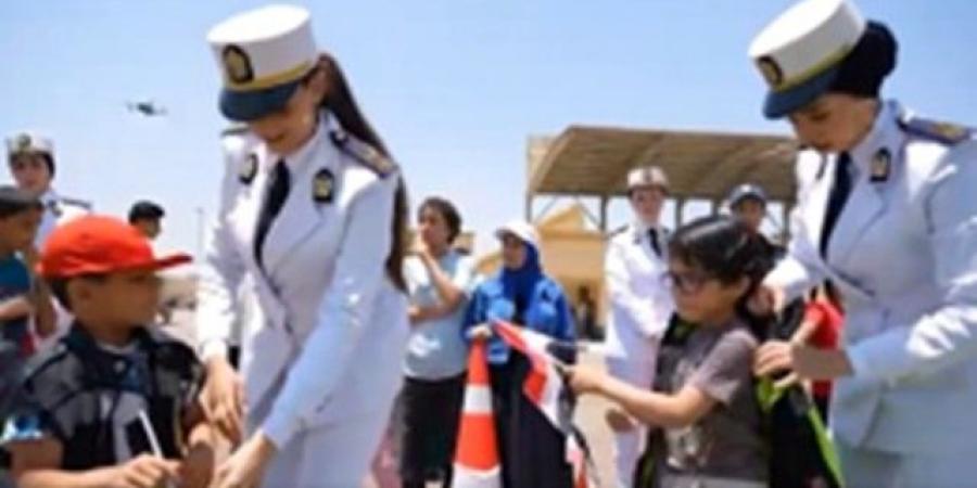 الداخلية
تحتفل
مع
الأطفال
الأيتام
بعيد
الأضحى
المبارك
وتوزع
الهدايا
عليهم - تكنو بلس