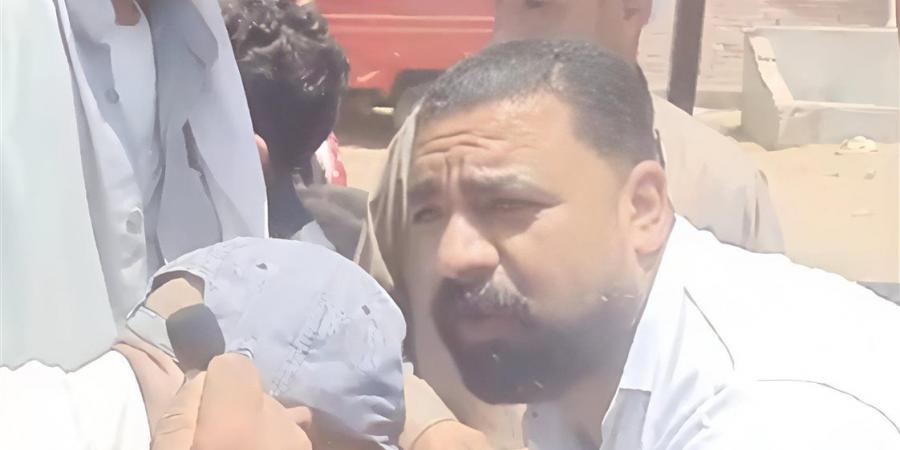 وزير
      الزراعة
      يتابع
      أعمال
      لجان
      المرور
      على
      شوادر
      وأماكن
      بيع
      الأضاحي - تكنو بلس