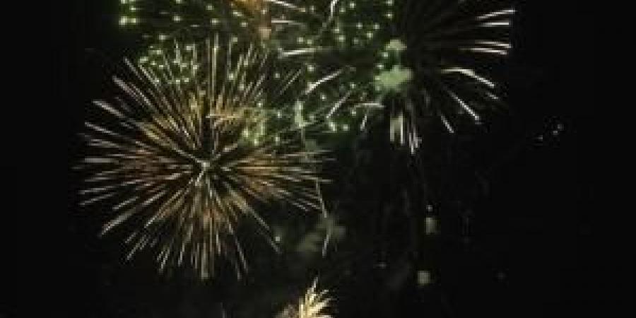 سماء
      الزرقاء
      تتزين
      بطائرات
      الدرون
      والألعاب
      نارية - تكنو بلس