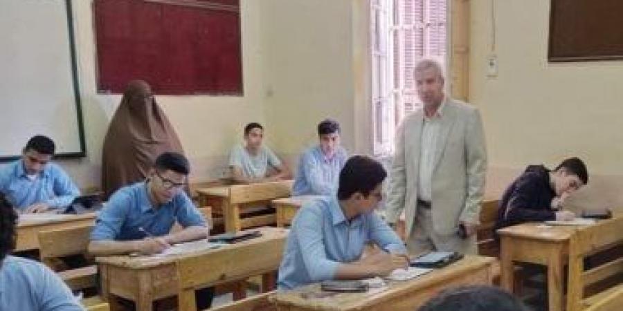 تعليم المنيا: تطبيق القانون بحزم فى امتحانات الثانوية العامة