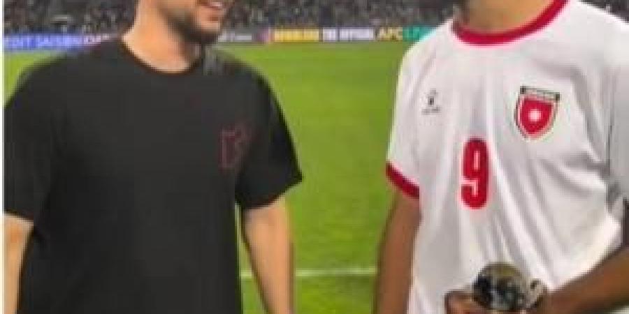 ولي
      العهد
      والأمير
      علي
      يهنئان
      المهاجم
      علوان
      بجائزة
      أفضل
      لاعب
      في
      مباراة
      العراق - تكنو بلس