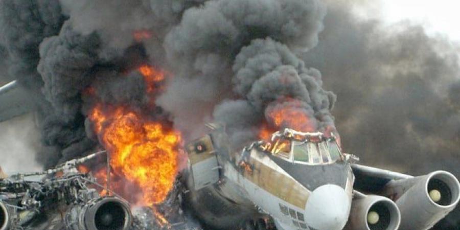تحطم
      طائرة
      في
      الهند..
      مشاهد
      توثق
      لحظات
      الإقلاع
      الكارثية
      من
      مطار
      أحمد
      آباد - تكنو بلس