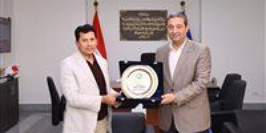 أشرف
      صبحي
      وزير
      الشباب:
      نعمل
      جاهدين
      على
      تطوير
      البنية
      التحتية
      الرياضية
      في
      جميع
      المحافظات - تكنو بلس
