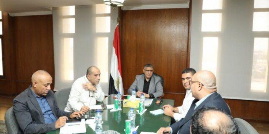 محافظ
      الجيزة
      يتابع
      أعمال
      تطوير
      البنية
      التحتية
      بالمنطقة
      الصناعية
      والاستثمارية - تكنو بلس