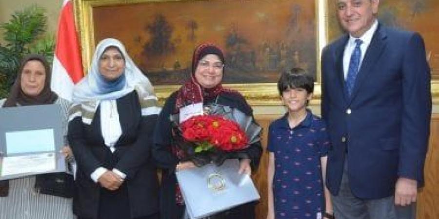محافظ الغربية يكرم الأمهات المثاليات: المرأة المصرية ستظل ركيزة بناء الوطن