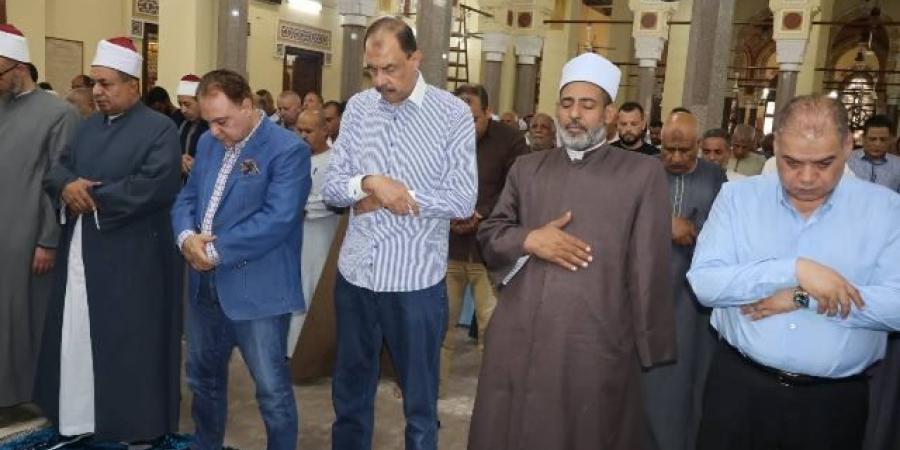 محافظ
سوهاج
يؤدي
صلاة
الجمعة
ويلتقي
المواطنين
عقب
الصلاة - تكنو بلس