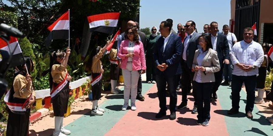 خلال
زيارته
للبحيرة رئيس
الوزراء
يتفقد
مدرسة الابتدائية
بزاوية
صق - تكنو بلس