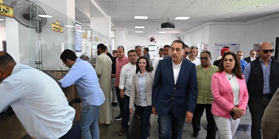 رئيس
الوزراء
يتفقد
المركز
التكنولوجي
لخدمة
المواطنين
بزاوية
صقر - تكنو بلس