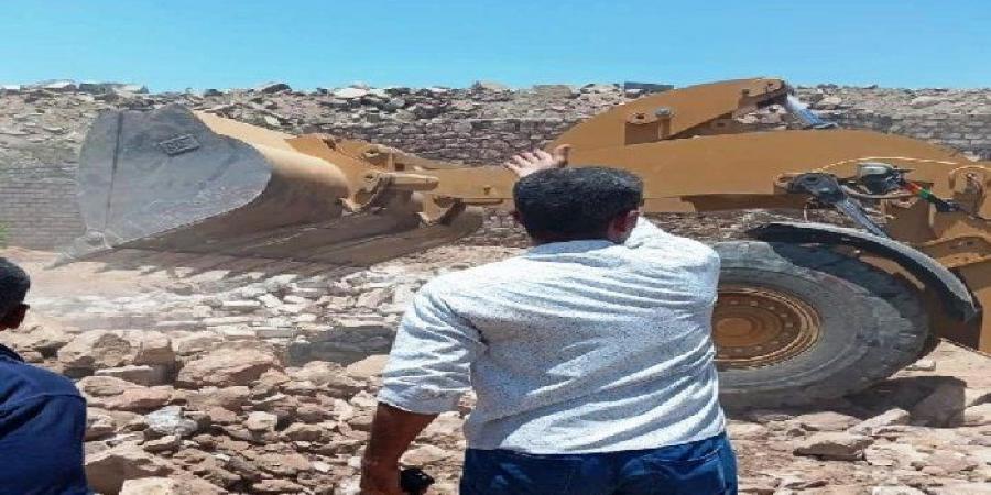 أسوان..
      إزالة
      60
      حالة
      تعد
      لأملاك
      الدولة
      في
      المرحلة
      الثانية
      من
      الموجة
      26 - تكنو بلس
