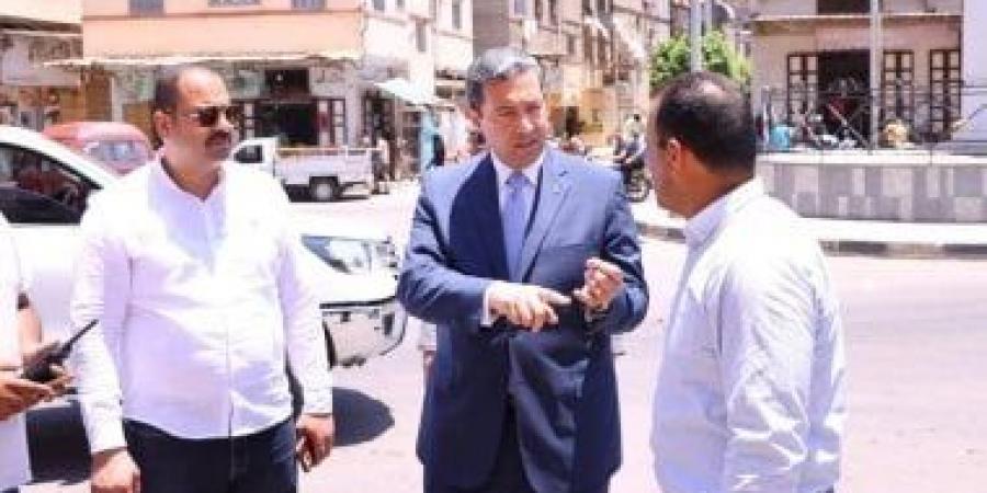 محافظ دمياط يجرى جولة بمدينة عزبة البرج ويوجه بإعداد دراسة لتطوير ميدان الشاشة