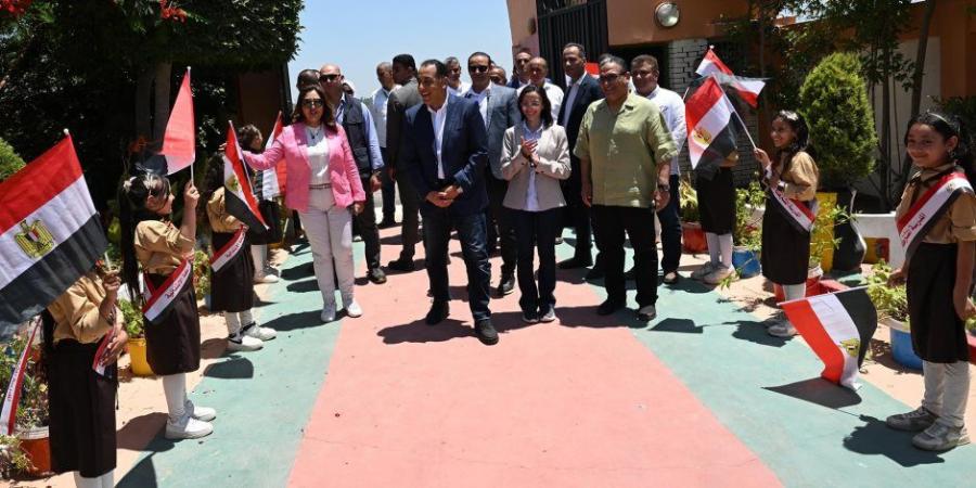 رئيس الوزراء يتفقد مدرسة رزق درويش الابتدائية بزاوية صقر الطلاب: البرنامج الصيفي مهم جدا لصقل المهارات - تكنو بلس